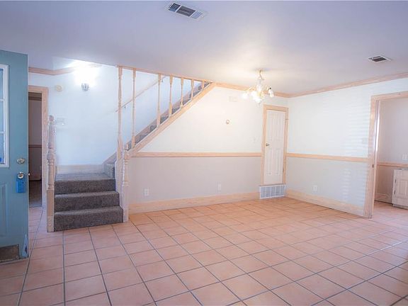 5th image of 4627 Lyndi Ln