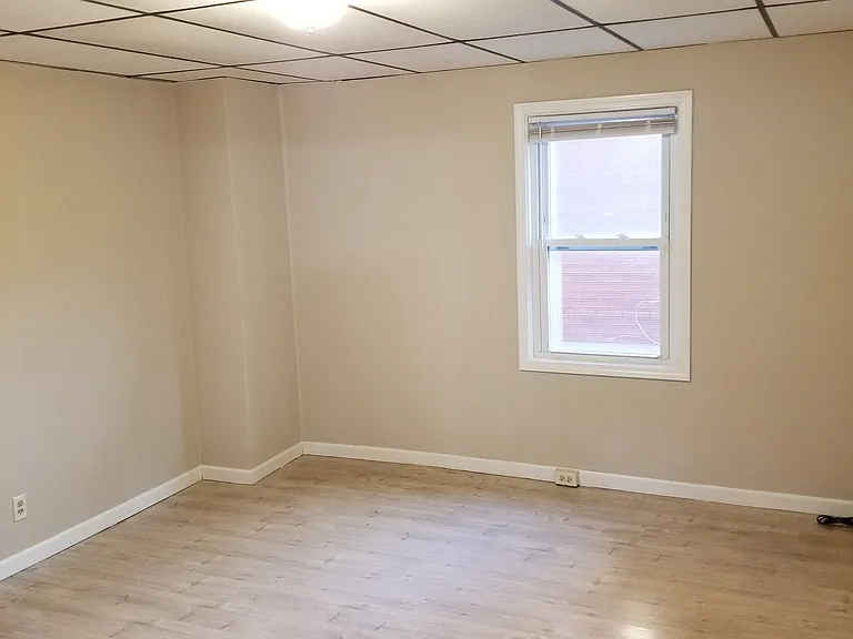  15 Walnut St 3rdflr 2b/1b Updated Newfloors Newpaint 1smpetok Prkg — Photo 15