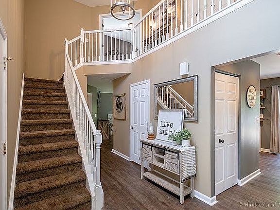 2nd image of 2325 Applewood Ln