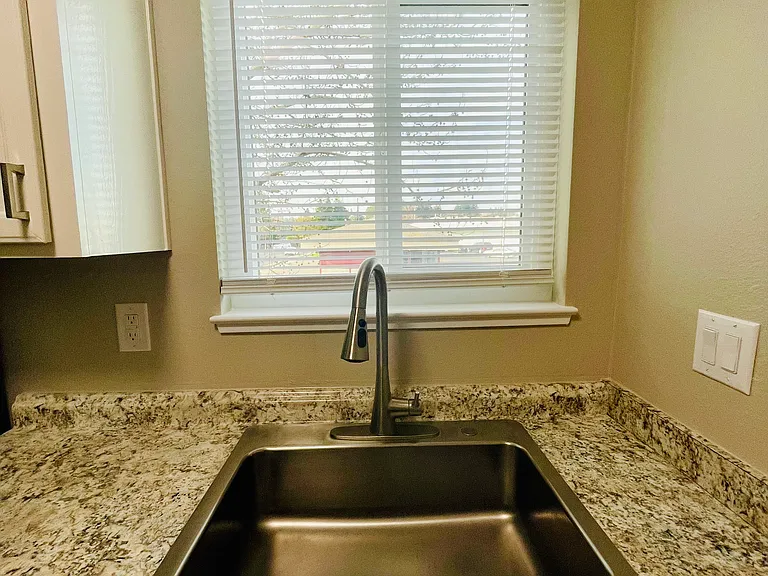 Studio - 420 SQ Ft