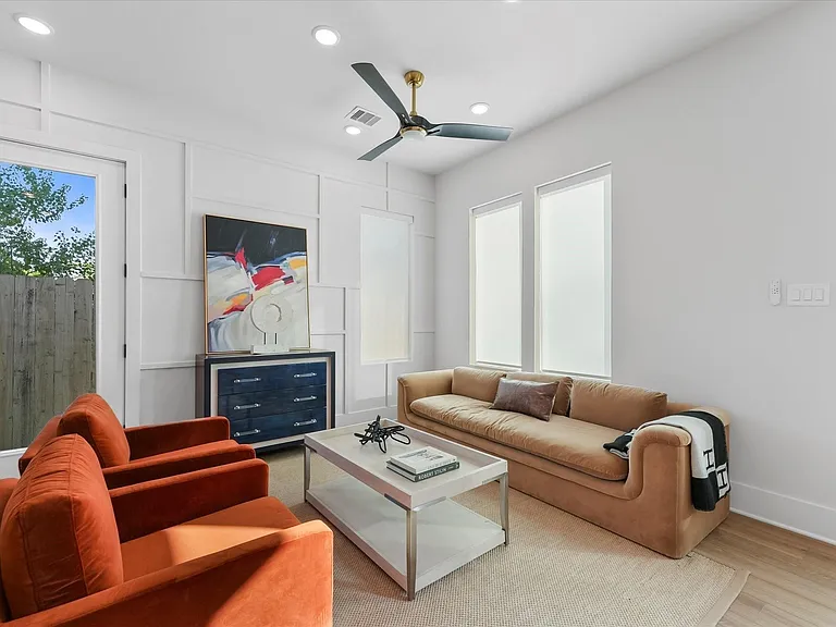 5317 Teodoro Ln — Photo 2
