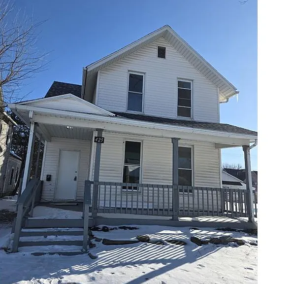 425 Arden Pl — Photo 1
