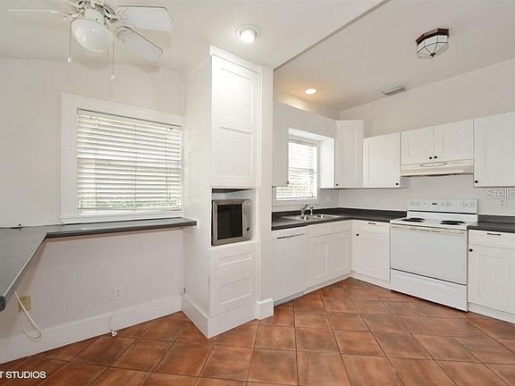 5th image of 115 13th Ave NE