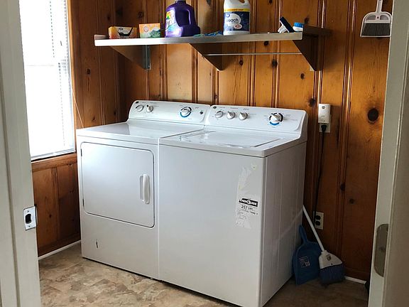 3rd image of 802 Woodall Ln NW