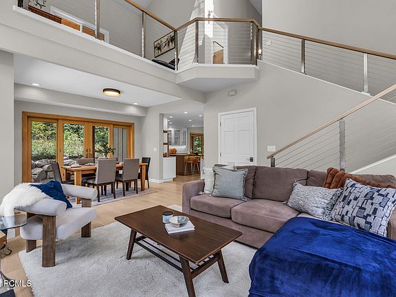 5th image of 60 Saint Moritz Cir