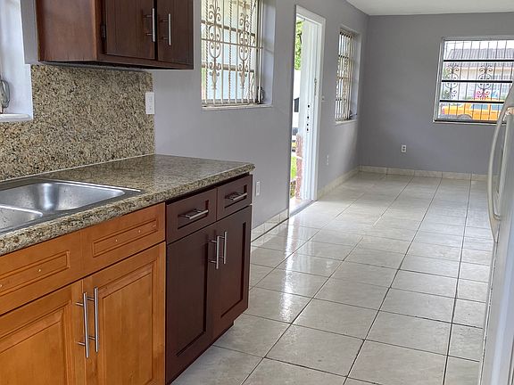 2nd image of 16880 NE 4th Pl