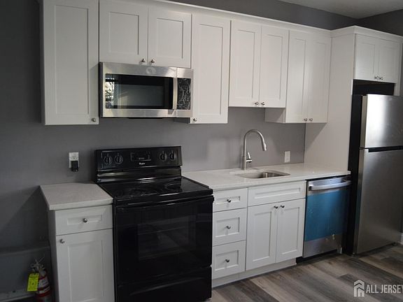 2nd image of 604 Richmond Ave Suite 1