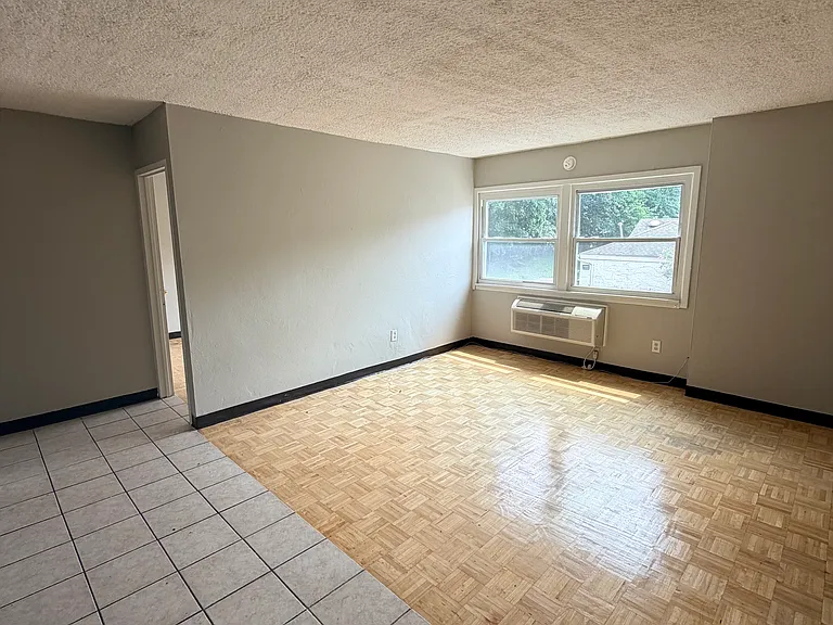 31 Austin St #7B-0 — Photo 3