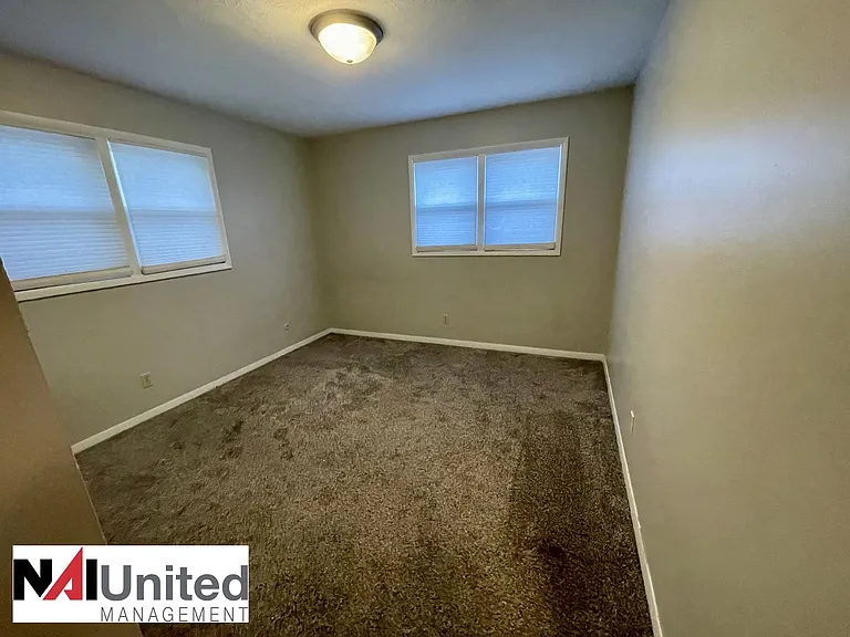 1601 S Alice St — Photo 4