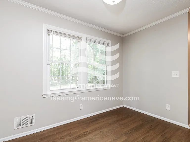 27533_004_dining_room_4.jpg