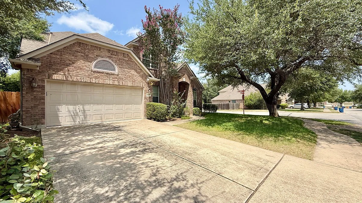 4 bed, 3.5 bath, 3255 sqft, $2,795 — Photo 2