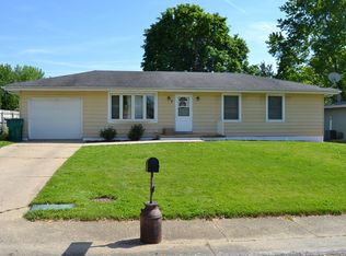 8 Holly Dr, Clinton, IL 61727