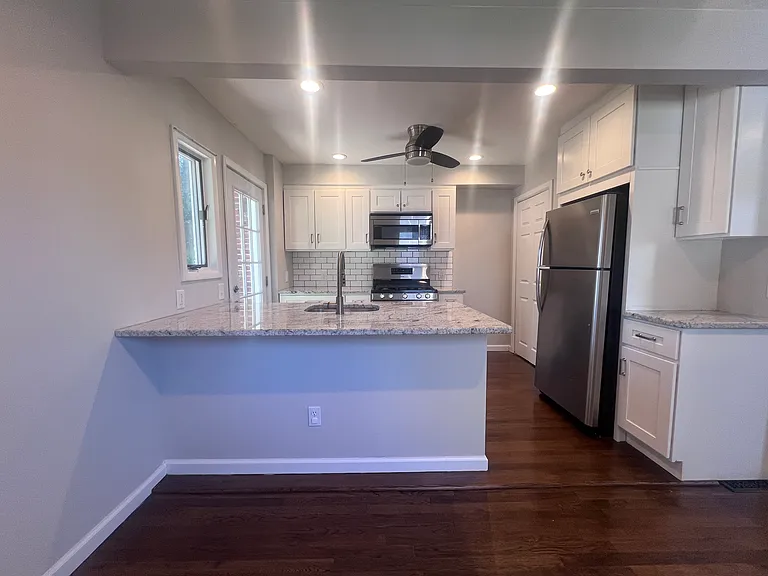 228 Windsor Ave — Photo 13