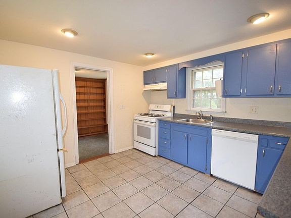 3rd image of 16 Scholl Ave