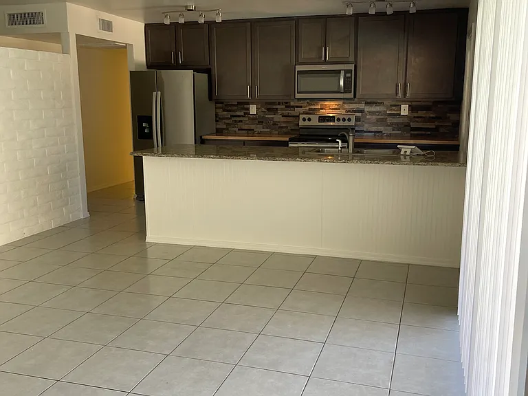 1622 E Del Rio Dr — Photo 24