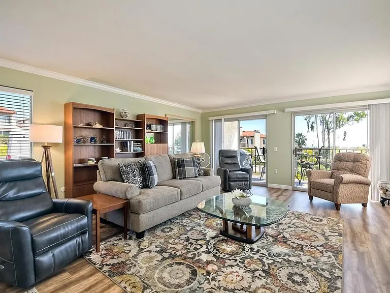 916 Caminito Estrada #B — Photo 6