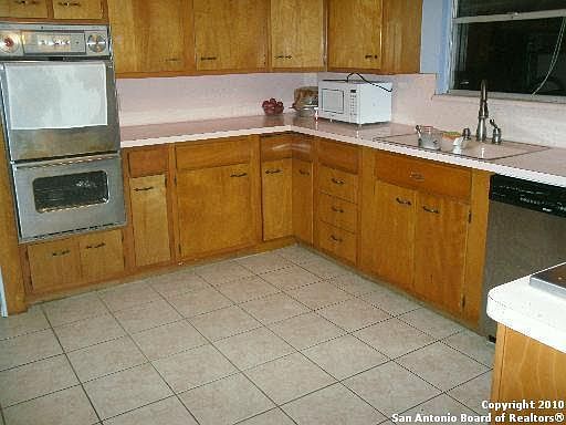 3rd image of 405 Antler Dr