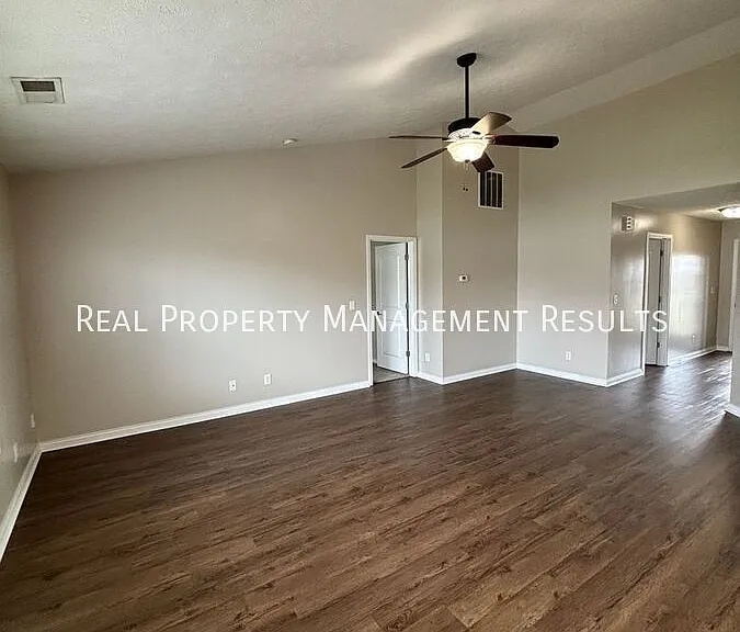 4890 Imperial Dr — Photo 3