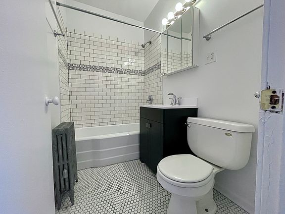 2nd image of 4350 N Ashland Ave #8a183e0c2