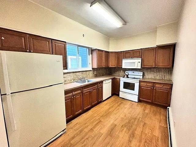 2 bed, 1.0 bath, 1100 sqft, $2,200 — Photo 2