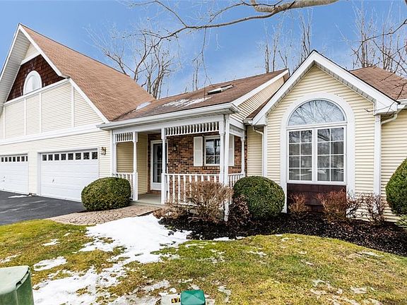 4th image of 45 Spicebush Ln