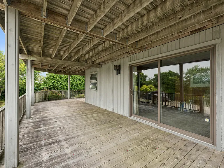 623 Old Montauk Hwy — Photo 17