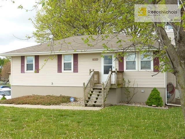 3 bedroom, 2.1 bath, raised ranch