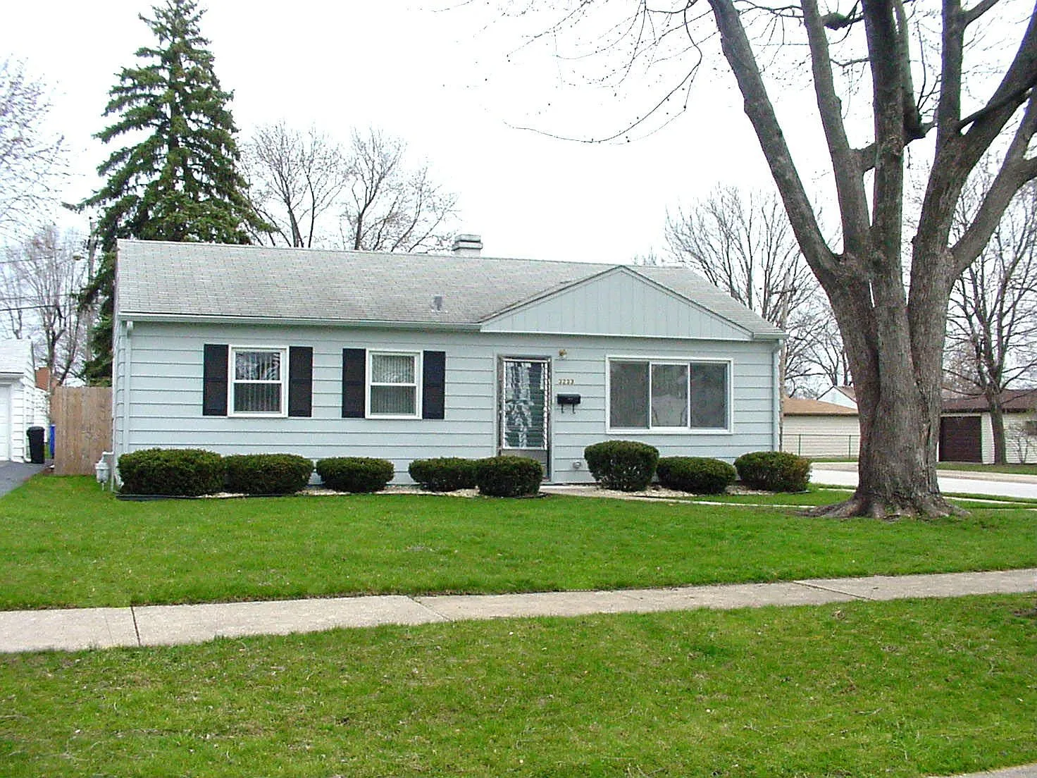 3233 Fairview Ave photo 1