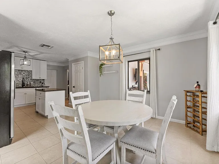 728 NE 9th Ave — Photo 16