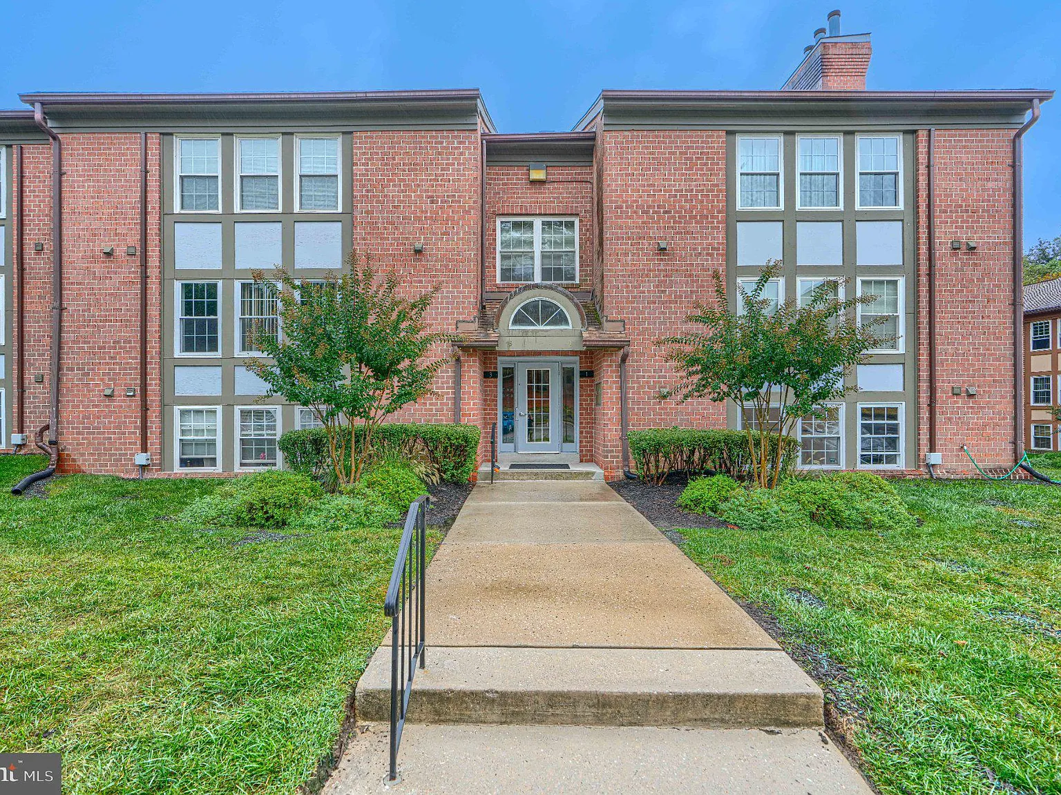 2 bed, 2.0 bath, 1427 sqft, $2,200 — Photo 1