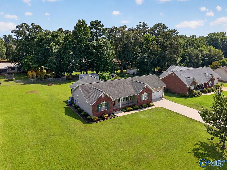 1st image of 305 Sand Mountain Dr