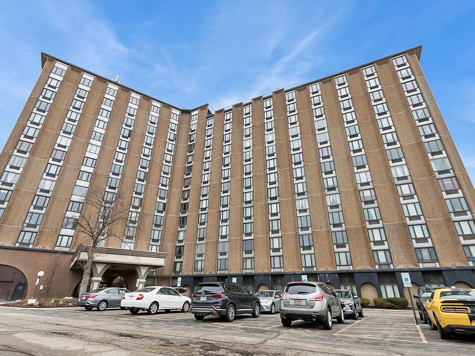 1st image of 1 Renaissance Pl Unit 717