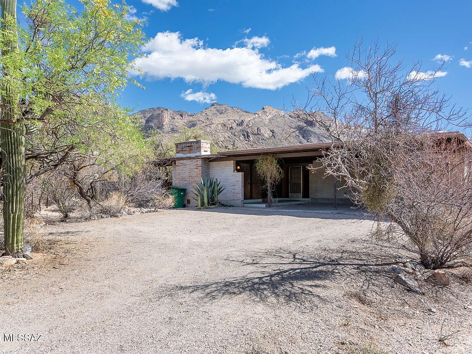 1st image of 4055 E Alvernon Cir