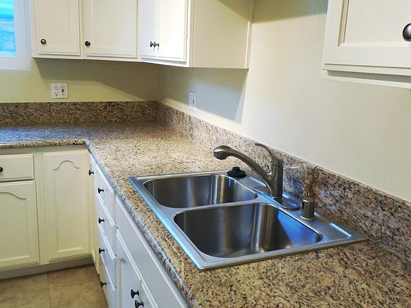 Large Kitchen with Breakfast Nook