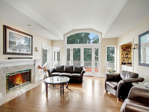 4th image of 13707 209th Ave NE