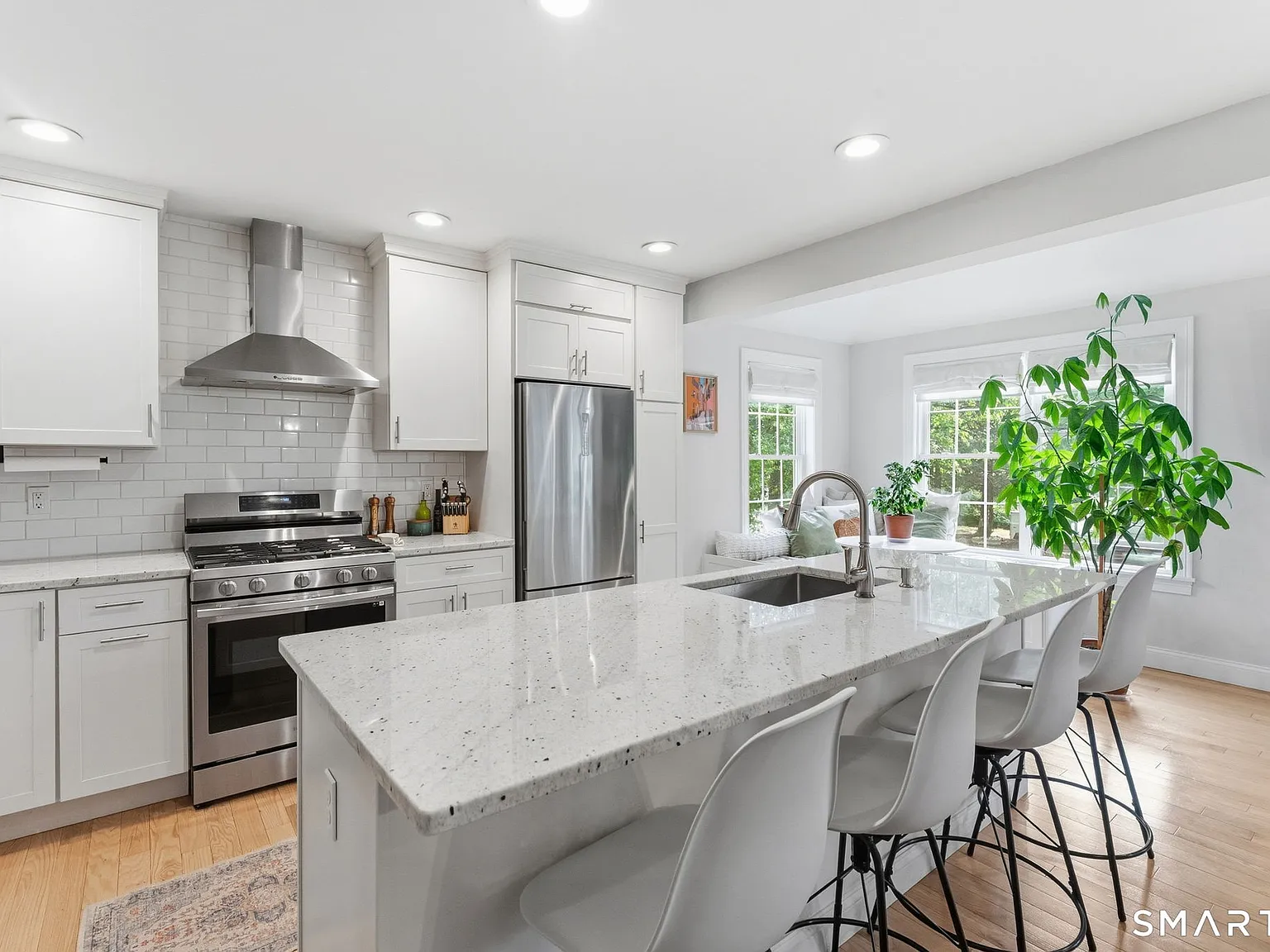 1 bed, 1.5 bath, 1100 sqft, $2,500 — Photo 3