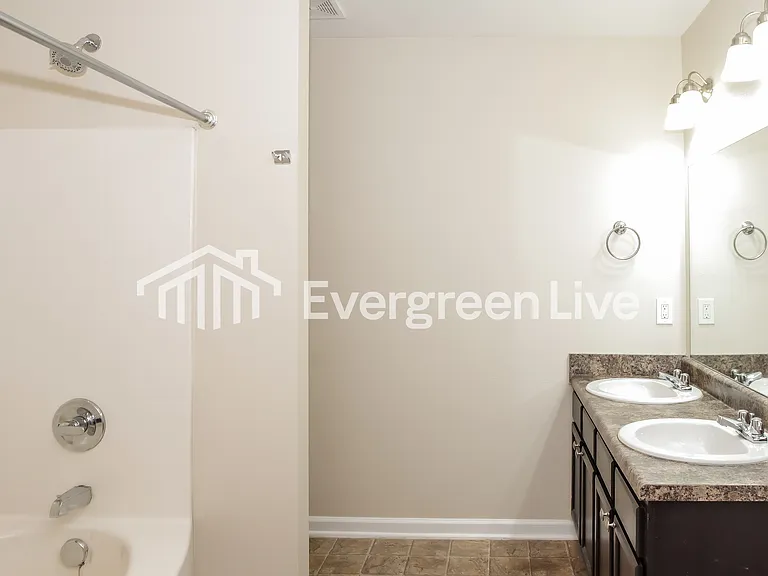 3193 Castlecreek Dr SW — Photo 11