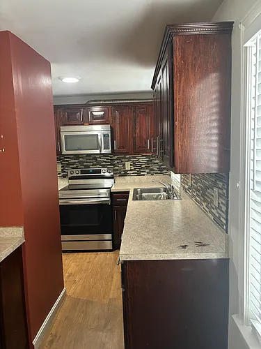 146-148 Oakside Ave #1 Photo 1