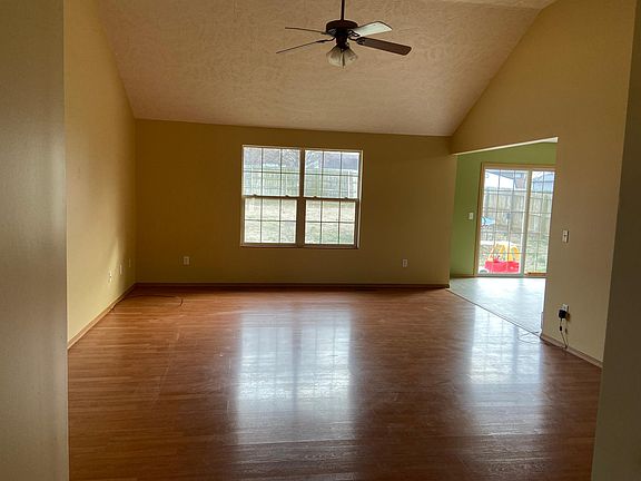 5th image of 710 Sidney Ln