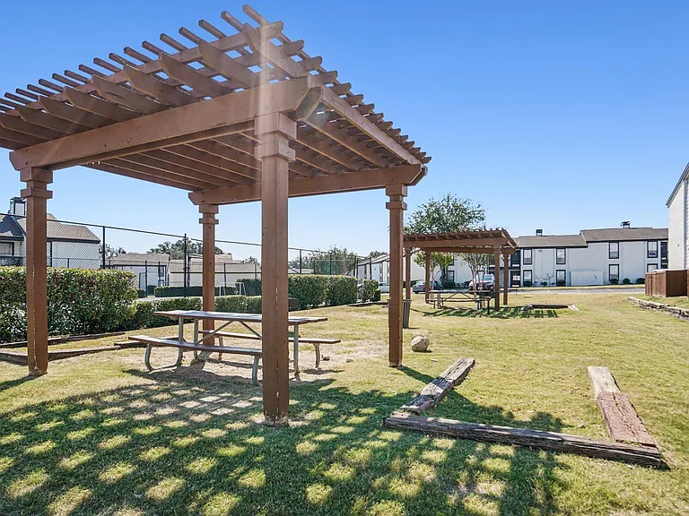 Keller Oaks — Photo 27
