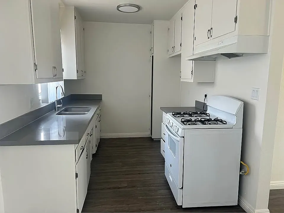 Studio, $1,595 — Photo 4