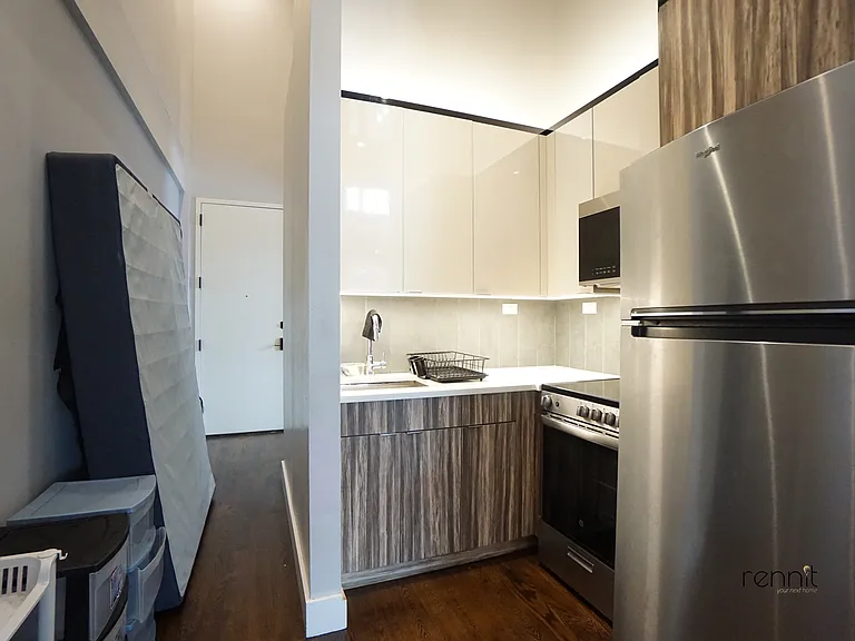1031 Montgomery St #4R — Photo 14
