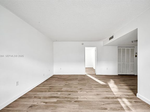 5th image of 2011 Bay Dr APT 8