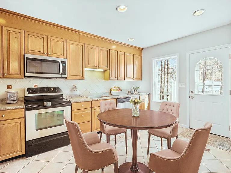 47 Campbell St #2 — Photo 2