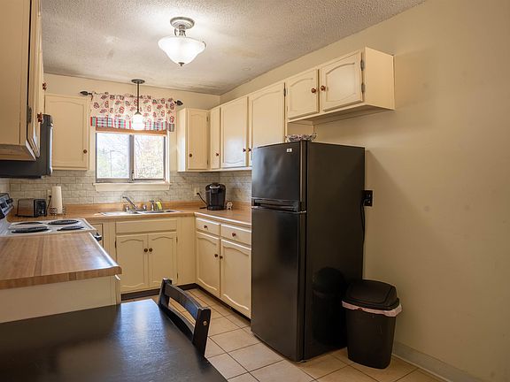 3rd image of 42-2 Wylie Court