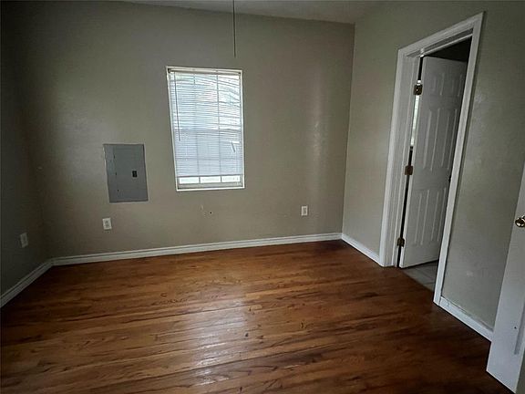 3rd image of 1301 N Meyer Avenue
