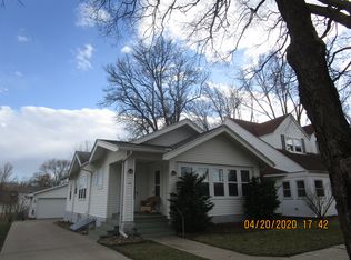 216 1st St NW, New Richland, MN 56072