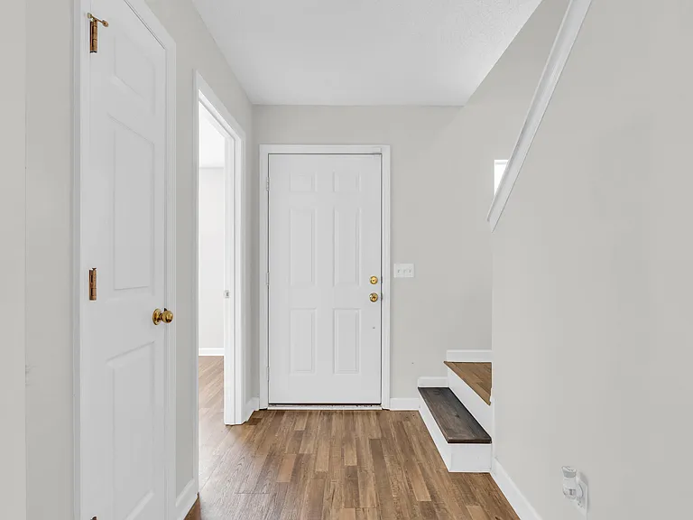 1115 Lenny Ln — Photo 4