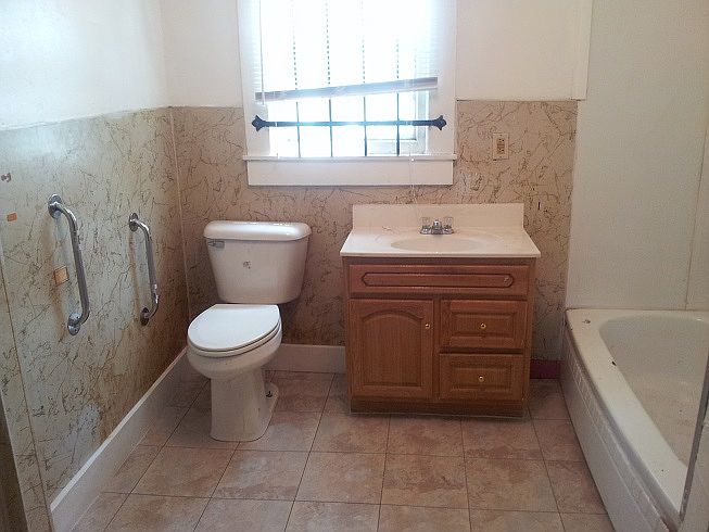 Sturdy bars for toilet access