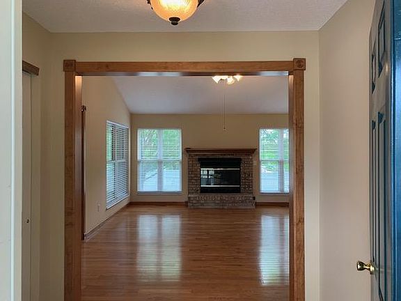 3rd image of 218 Waterford Crystal Dr